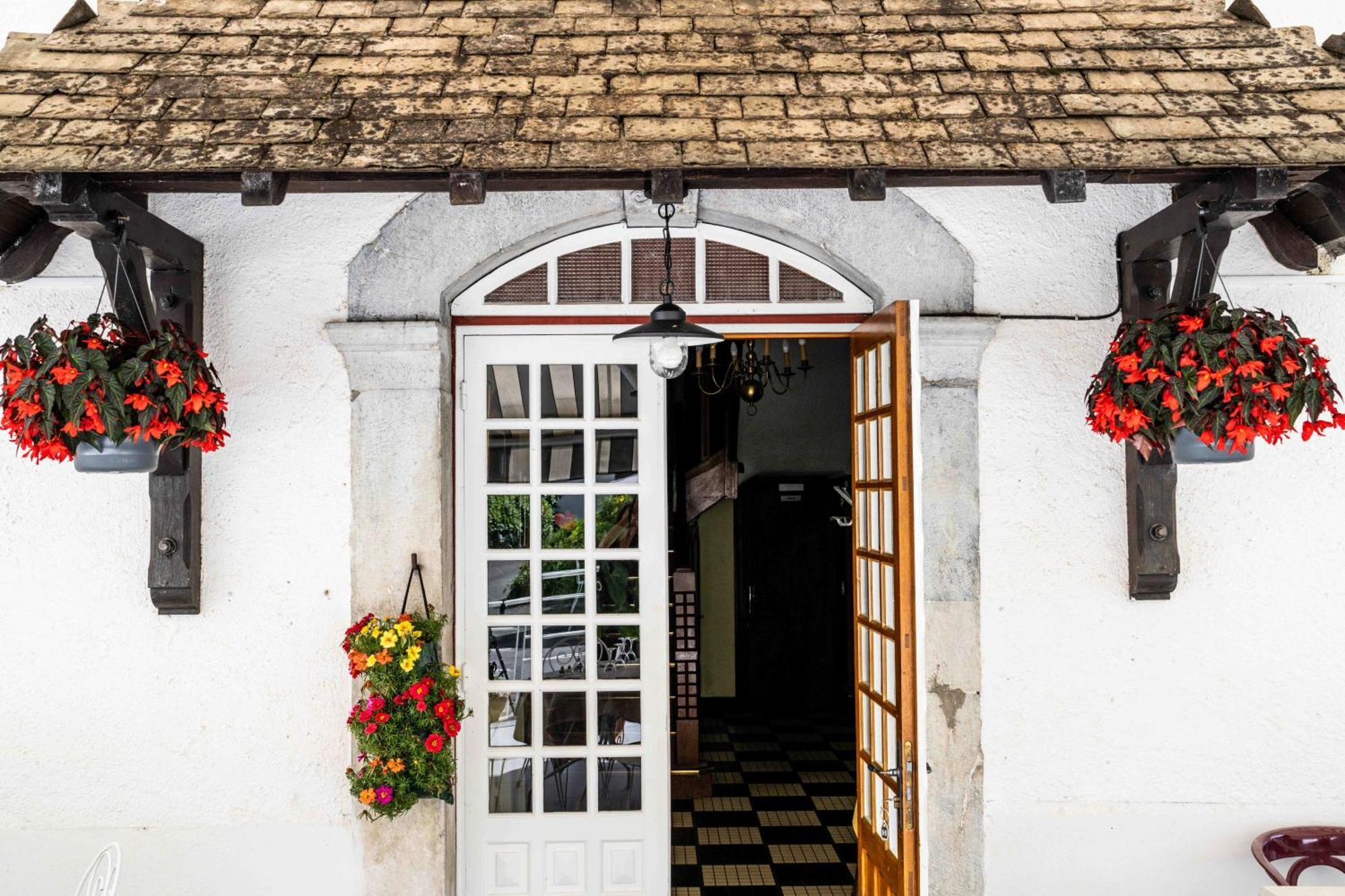 Отель Logis Le Vieux Logis Lestelle-Betharram Экстерьер фото
