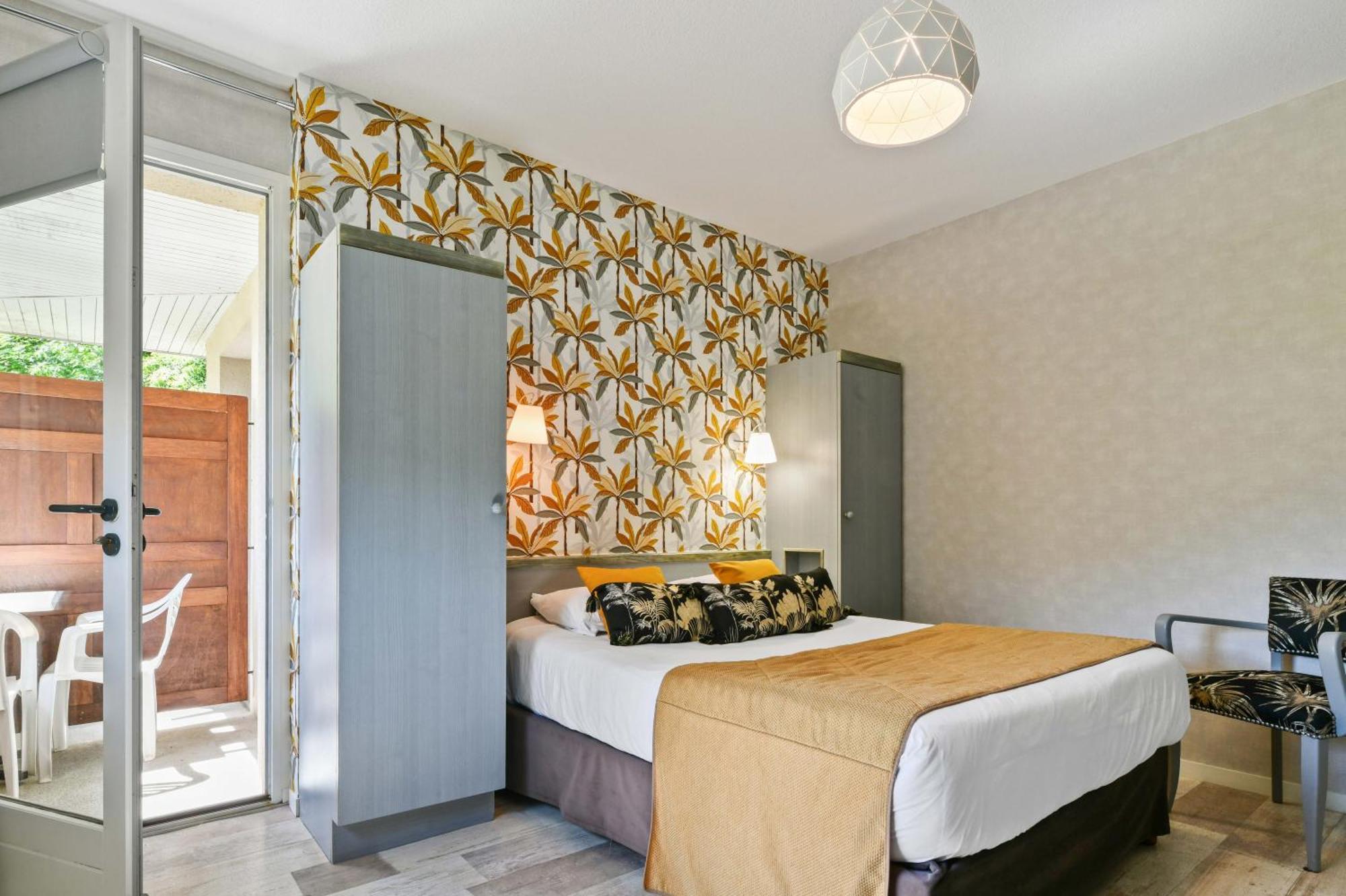 Отель Logis Le Vieux Logis Lestelle-Betharram Экстерьер фото