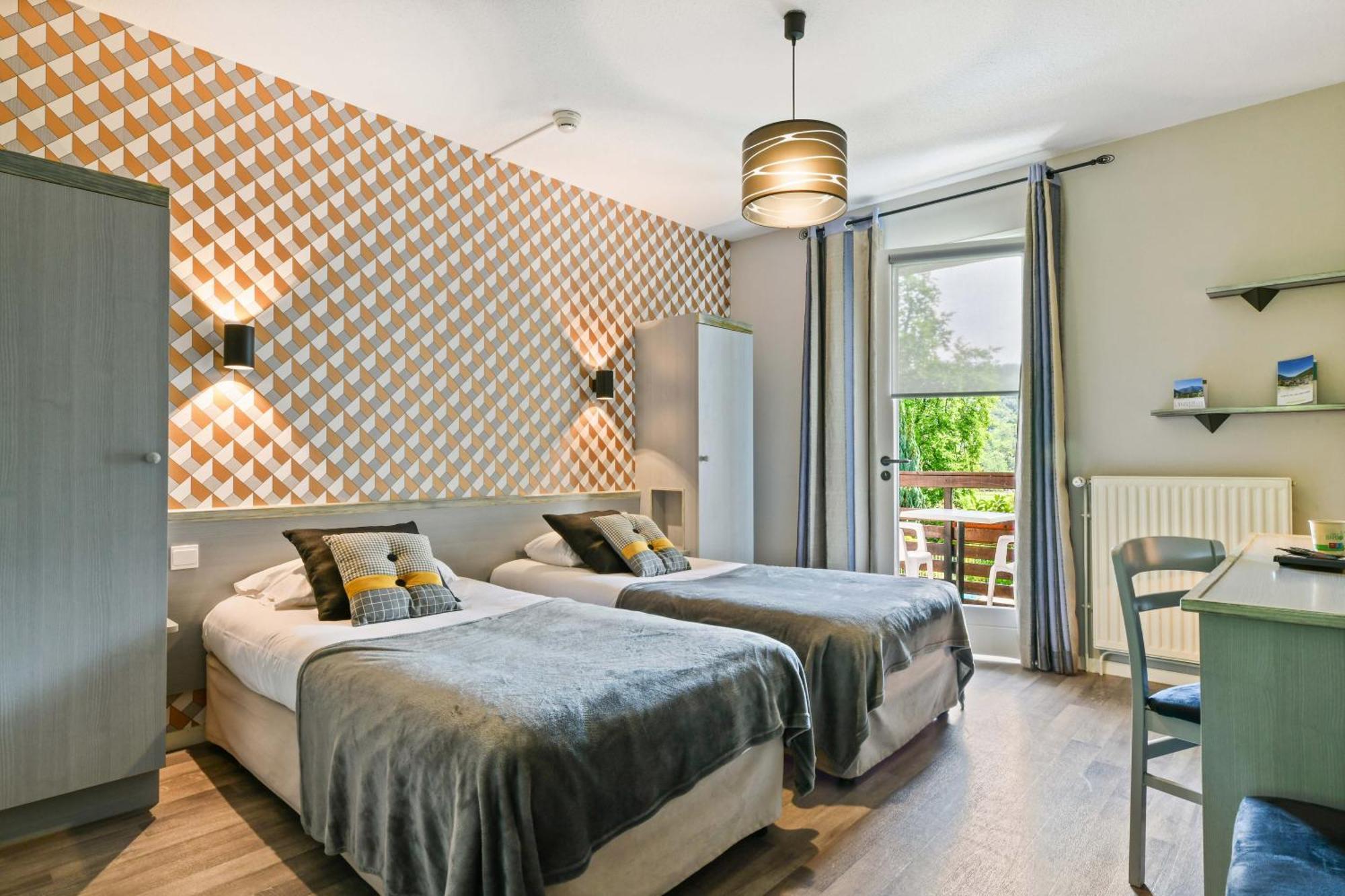Отель Logis Le Vieux Logis Lestelle-Betharram Экстерьер фото