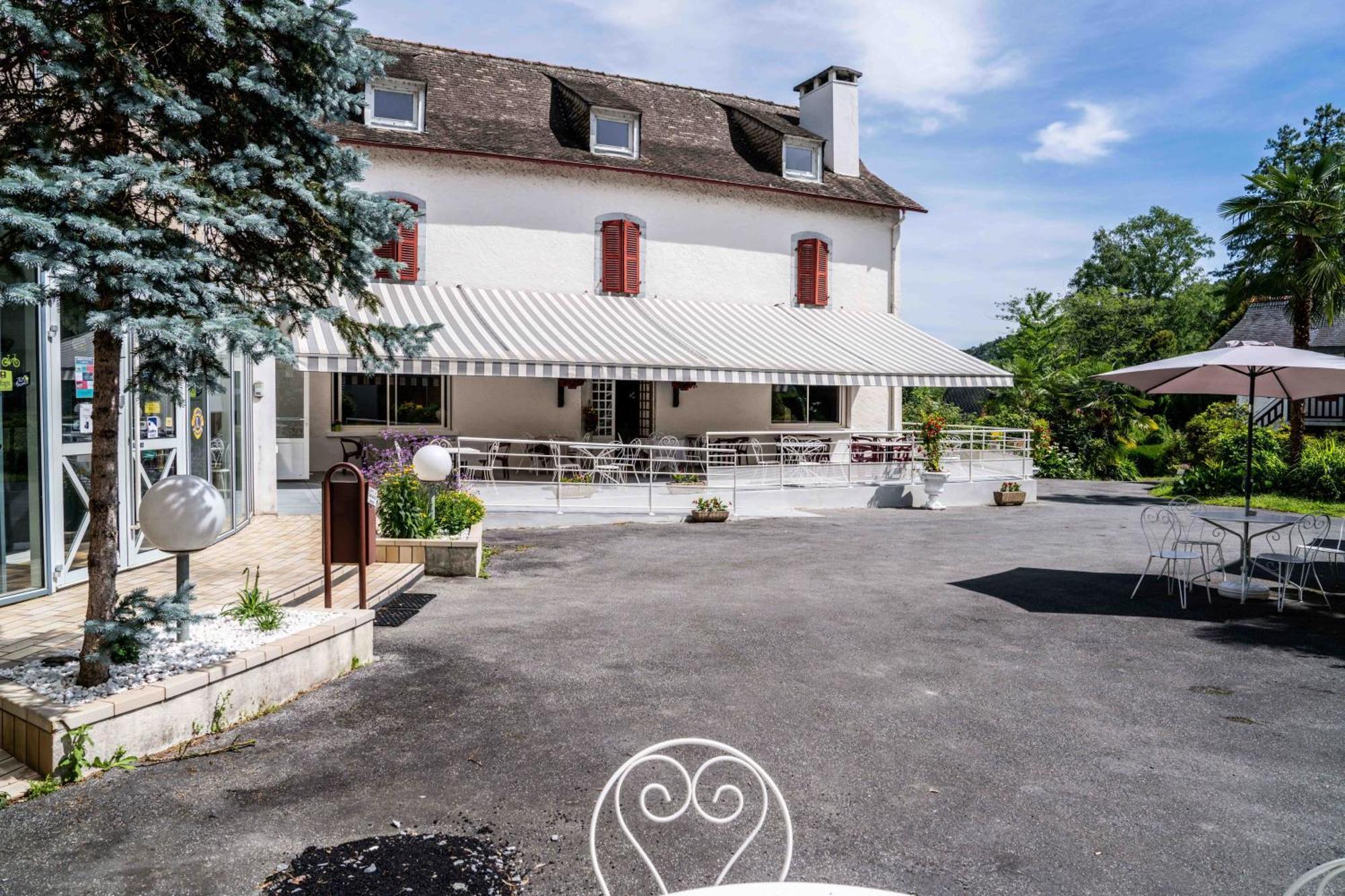 Отель Logis Le Vieux Logis Lestelle-Betharram Экстерьер фото