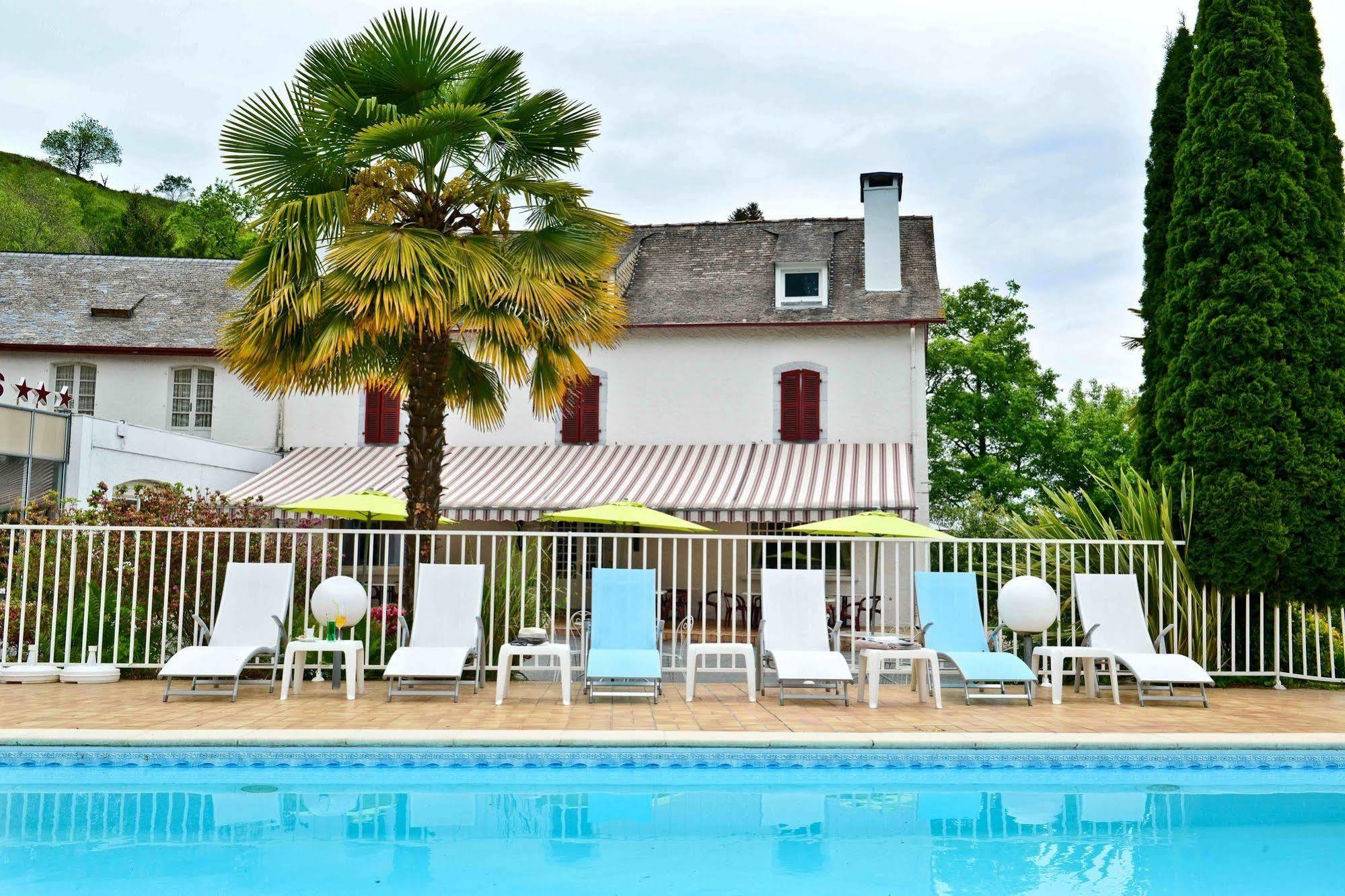 Отель Logis Le Vieux Logis Lestelle-Betharram Экстерьер фото